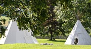 Tipis für Aktionen mit Kindern im Sommer neben dem Strandbad Thiersee (Foto: Martin Schmitz)